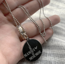 Halsband: bricka 25mm med gravyr - kulkedja