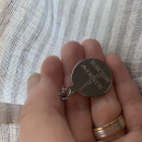 Nyckelring med bricka med gravyr - 25mm